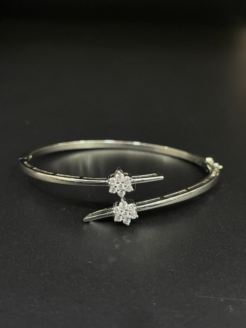 STYLISH PURE SILVER OPENABLE BRACELET